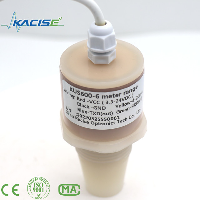 Sensor ultrasonik KUS600 yang terbuat dari bahan PVDF/PTFE digunakan untuk pengukuran jarak dan tingkat cairan.