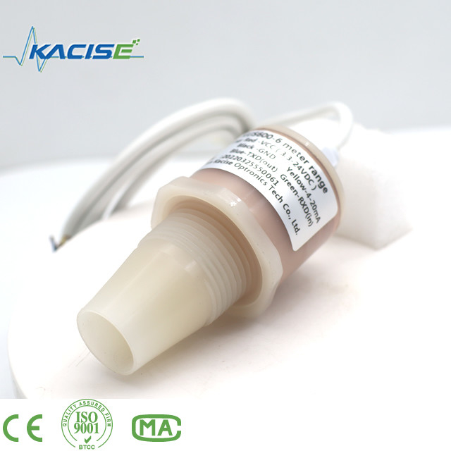 Sensor ultrasonik KUS600 yang terbuat dari bahan PVDF/PTFE digunakan untuk pengukuran jarak dan tingkat cairan.