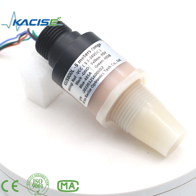 Sensor ultrasonik KUS600 yang terbuat dari bahan PVDF/PTFE digunakan untuk pengukuran jarak dan tingkat cairan.