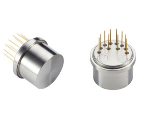 Akselerometer seismik kecil dengan berat ≤ 25 g dan rasio resolusi < 30 μg untuk tujuan teknik