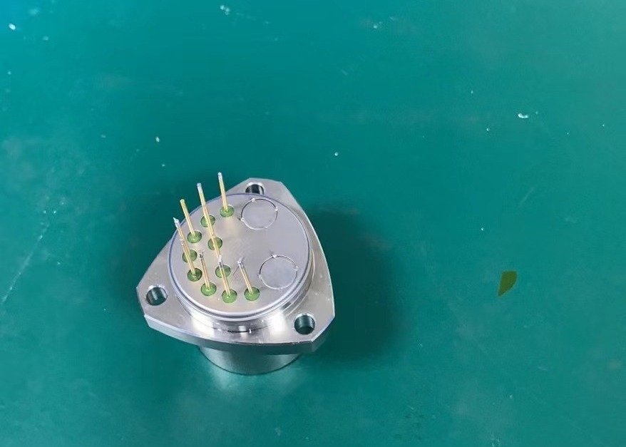 Sensor akselerometer dengan linearitas ≤10 μg/g2