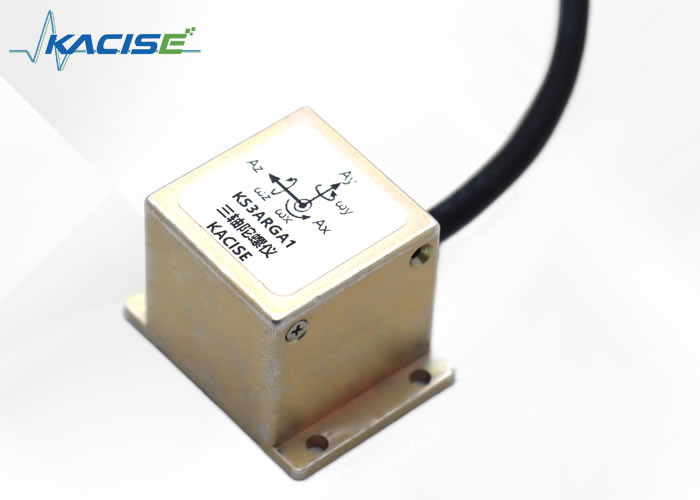 ±250 °/s Range Triaxial universal angular rate gyro dengan -45 ̊+80 °C Operating Temperature Range