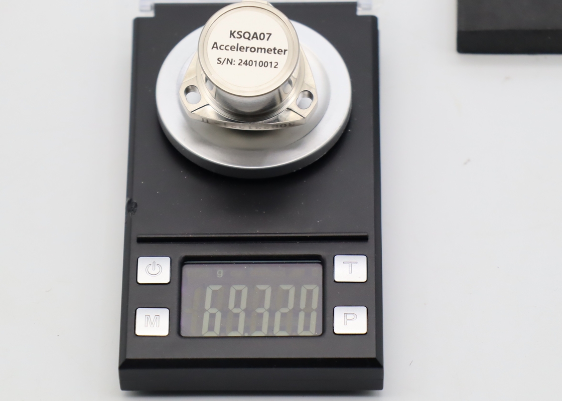 Scale Factor 1.2 ~ 1.6mA/G Sensor Akselerometer yang tahan kejut untuk aplikasi presisi