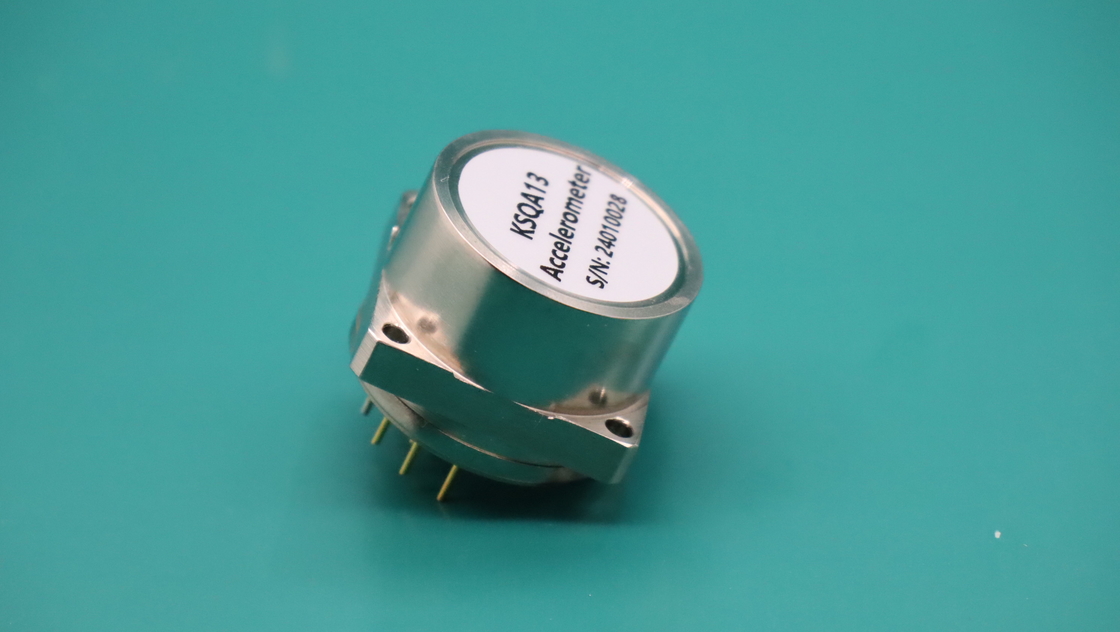 Suhu penyimpanan -55°C+120°C Sensor akselerometer tahan getaran dengan ukuran Ø25×25mm