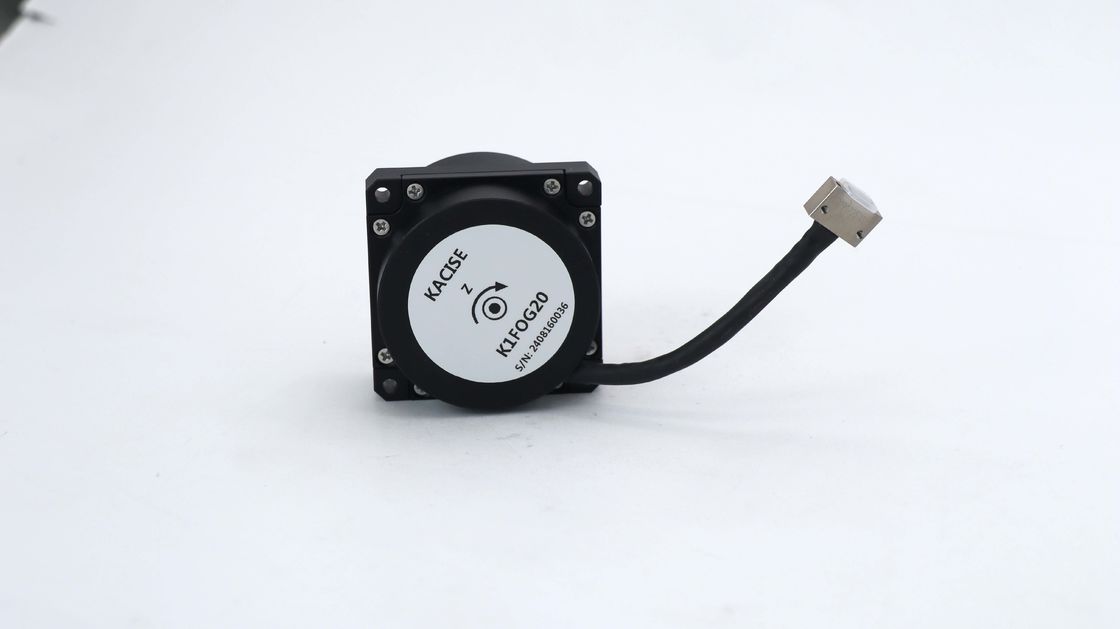 Giroskop serat optik dan sensor kecepatan sudut dengan rentang dinamis ±900°/s, berjalan acak ≤0,01°/h^1/2, dan bias drift ≤0,3°/h untuk sistem inersia