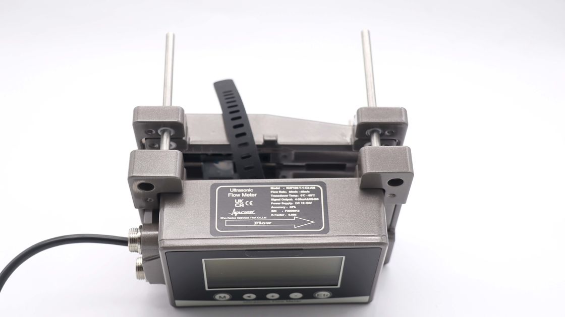 KUF100 Ultrasonic Flow Meter dengan Output 4-20mA, Material Plastik Industri dan 256*128 Layar LCD Backlit