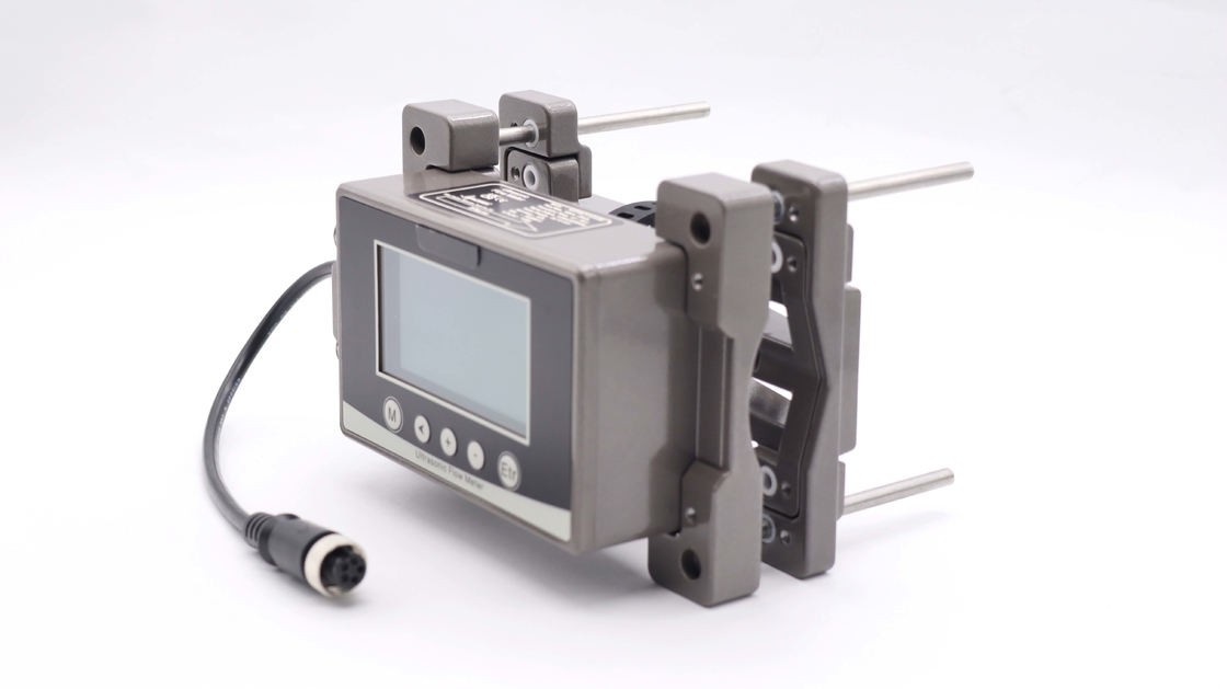 Power And I/O Connectors M12 Plug Aviation Ultrasonic Flow Meter Dengan Layar Besar