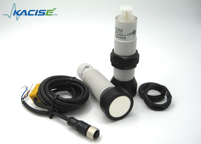 Sensor Tingkat Ultrasonik Diameter Kecil Output 4-20mA Rentang 3M untuk Otomasi Industri dengan Perlindungan IP65