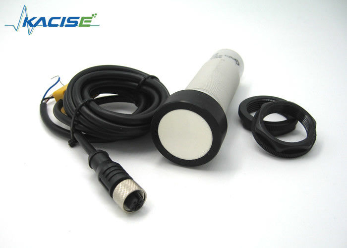 Sensor Tingkat Ultrasonik Diameter Kecil Output 4-20mA Rentang 3M untuk Otomasi Industri dengan Perlindungan IP65