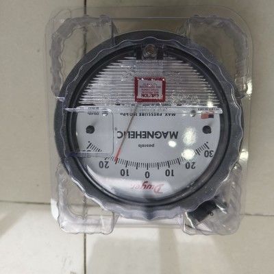 Dwyer Magnehelic 2300-60PA Differential Pressure Gauge dengan kisaran 60-0-60 Pa, akurasi ±2%, dan IP67 Enclosure
