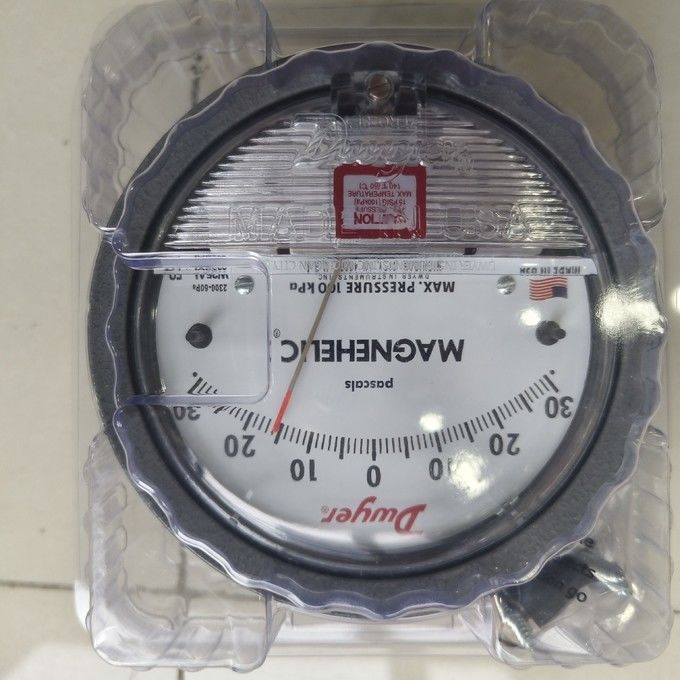 Dwyer Magnehelic 2300-60PA Differential Pressure Gauge dengan kisaran 60-0-60 Pa, akurasi ±2%, dan IP67 Enclosure