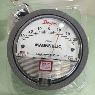 Dwyer Magnehelic 2300-60PA Differential Pressure Gauge dengan kisaran 60-0-60 Pa, akurasi ±2%, dan IP67 Enclosure
