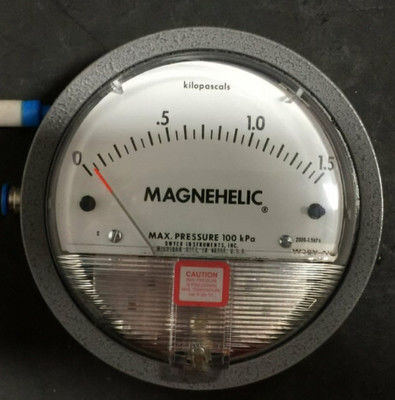 Dwyer 2000 1.5Kpa Pengukur Tekanan Diferensial Magnehelic: Pengukur Presisi 2% FS yang Unggul