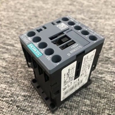 Siemens 3RT2015-1AF01 Kontaktor Daya 3 Kutub dengan Arus Terukur 7 A dan Tegangan Kumparan AC 110 V