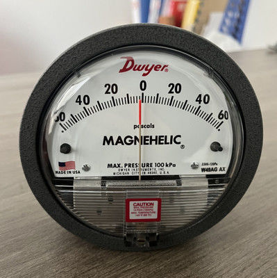Dwyer Series 2000 Magnehelic Differential Pressure Gauge dengan ± 2% FS Keakuratan dan Gerak Magnetik Tanpa gesekan untuk 20-140 ° F Aplikasi