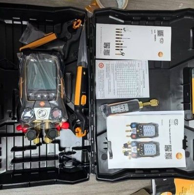 testo 557s Smart Vacuum Kit dengan selang - Smart digital manifold dengan nirkabel vakum dan nirkabel suhu probe dan 4 selang set