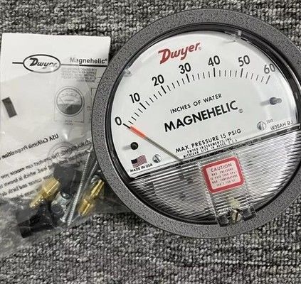 Pengukur Tekanan Diferensial Magnehelik Seri 2000 dengan Operasi Mekanis Peringkat Tahan Cuaca IP67 dan Akurasi FS ±1%