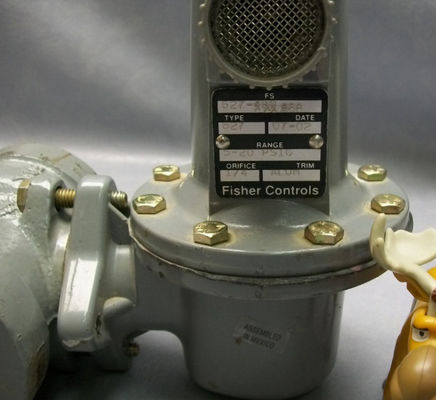 Regulator Pengurang Tekanan Operasi Langsung Seri 627 dengan Saluran Masuk 2000 Psig, Saluran Keluar 5-500 Psig dan Katup Pelepas Internal