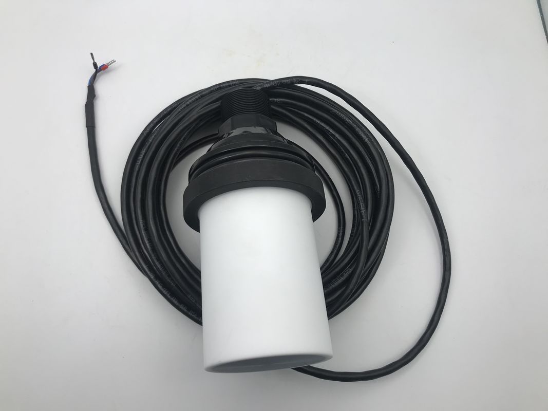 IP68 Waterproof Sensor Ultrasonik dengan PTFE Housing Material dan 0.5 - 12m Range untuk Pengukuran Level